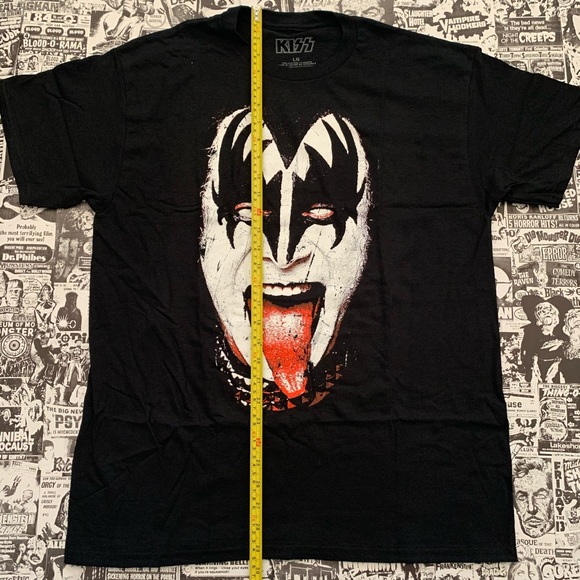 Kiss T-Shirt - Picture 5 of 10